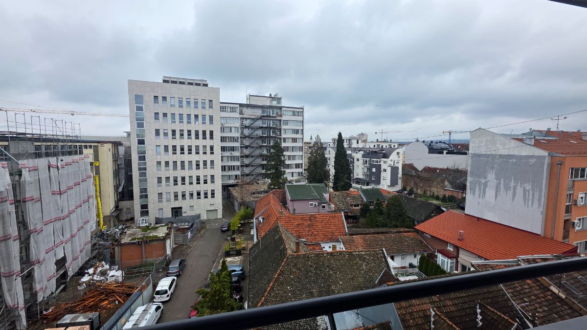 Prodaje se Trosoban stan na Žitnom trgu