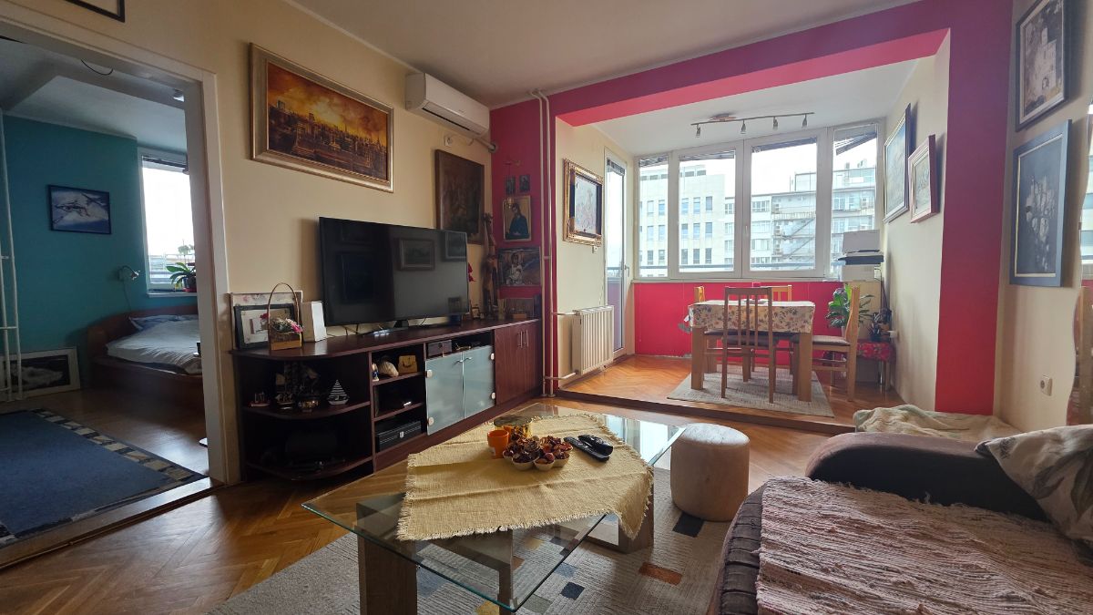 Prodaje se Trosoban stan na Žitnom trgu