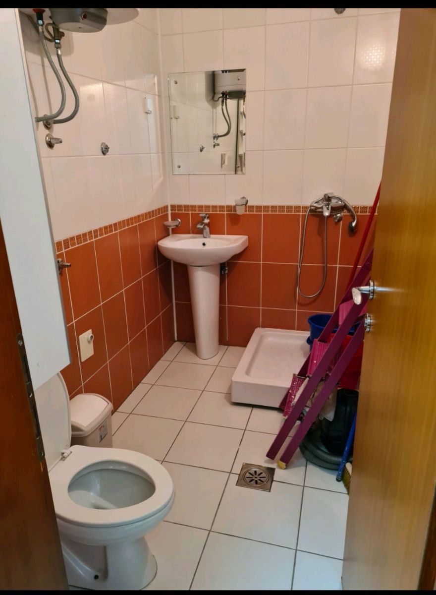 Stan - poslovni apartman u Augusta Cesarca