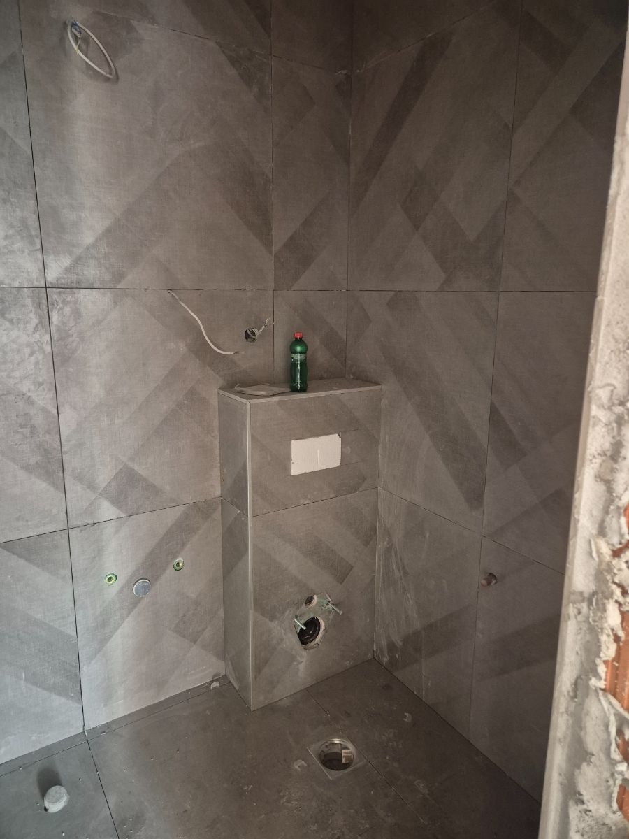 Brzo useljiv stan sa pripadajućim parking mestom