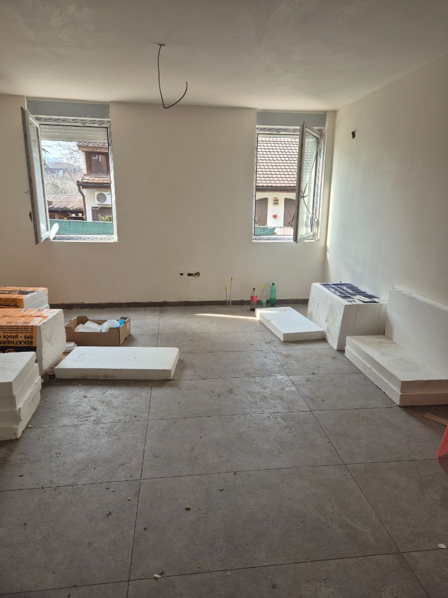 Brzo useljiv stan sa pripadajućim parking mestom