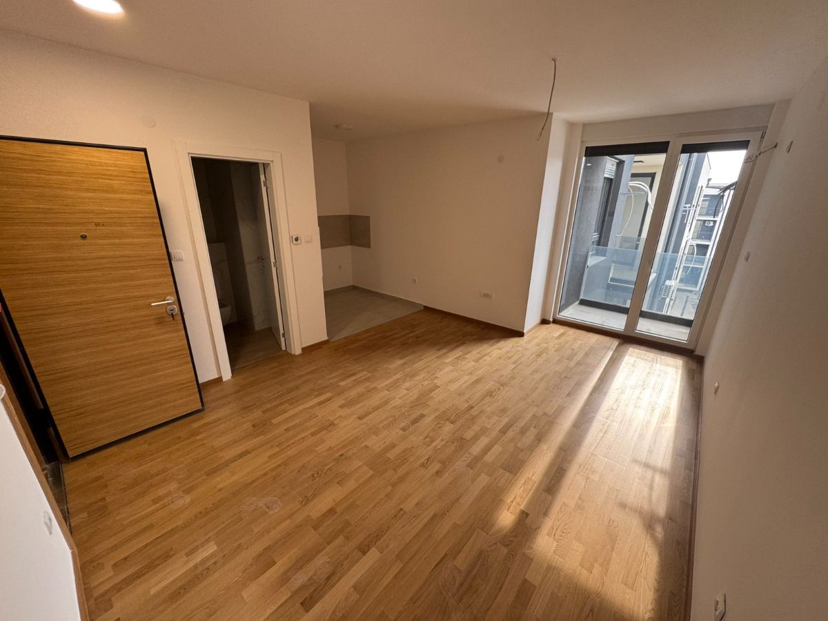 Nova, useljiva garsonjera