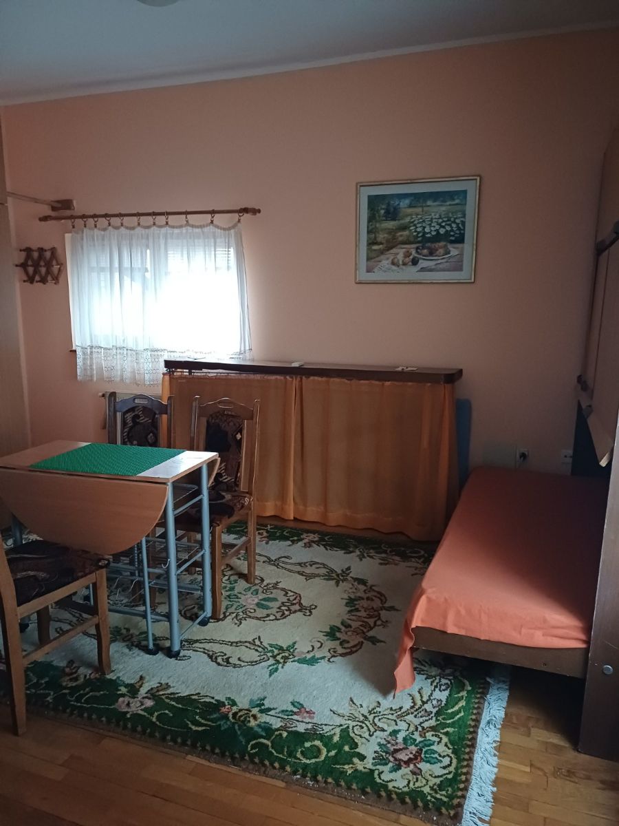 Garsonjera u blizini centra