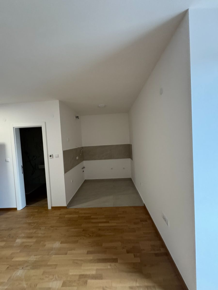 Nova, useljiva garsonjera