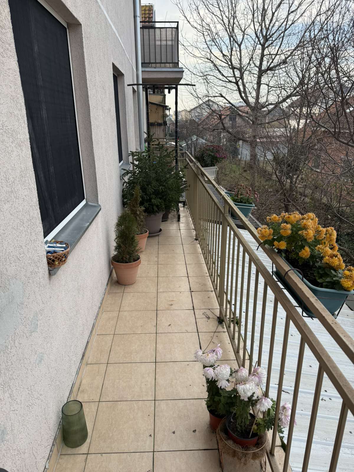 Useljiv, uknjižen, dvoiposoban stan