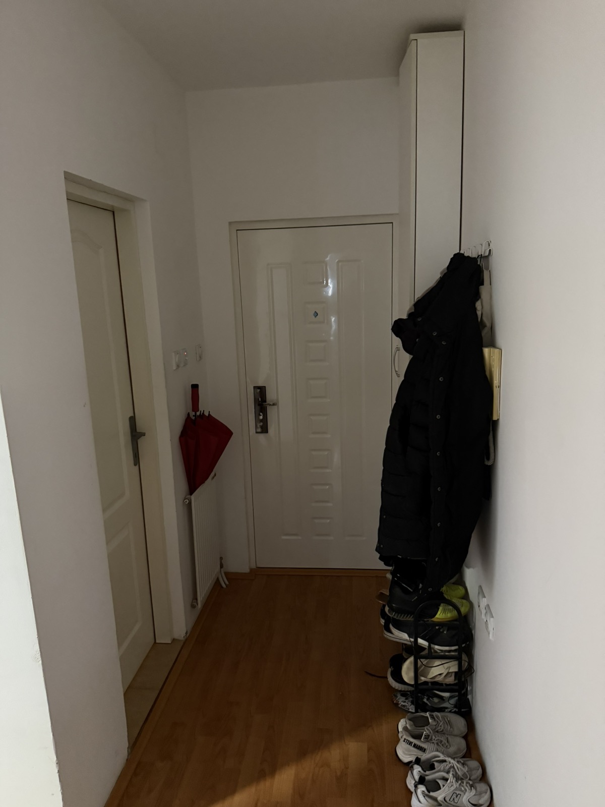 Useljiv, uknjižen, dvoiposoban stan