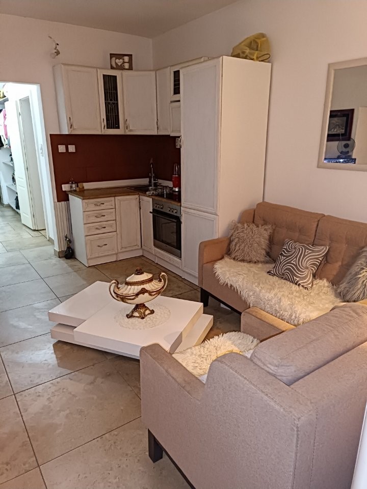 Dvoiposoban stan kod Futoške pijace