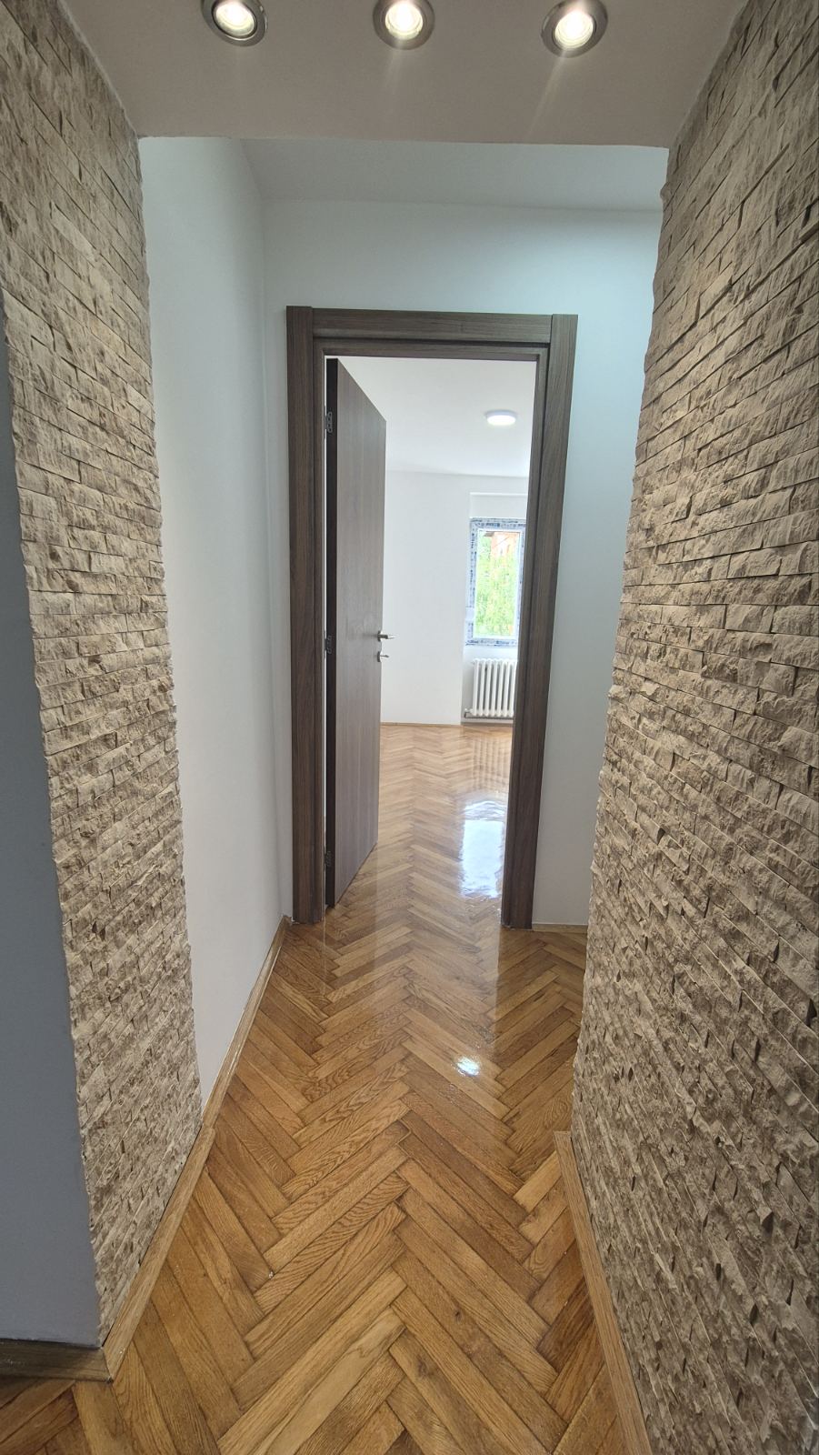 Trosoban stan na prodaju, Cara Dušana, 154.500€, 57m²